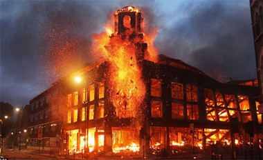 Rioter-burn-building-down-using-petrol-bombs